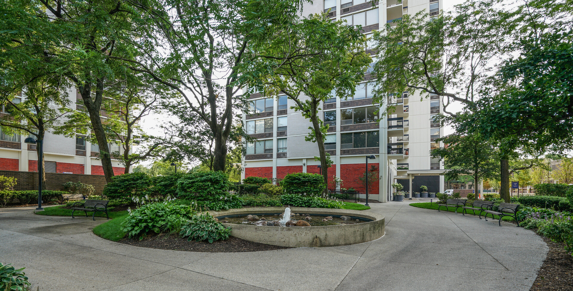 1455 N Sandburg Terrace Unit: 1105