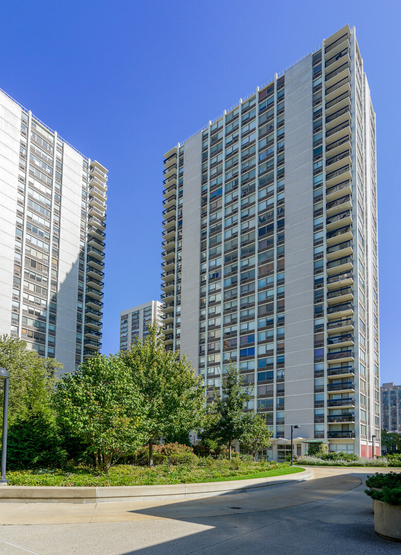 1455 N Sandburg Terrace Unit: 1105