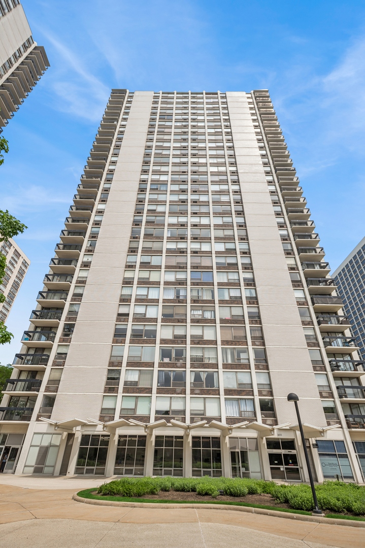 1455 N Sandburg Terrace Unit: 1105