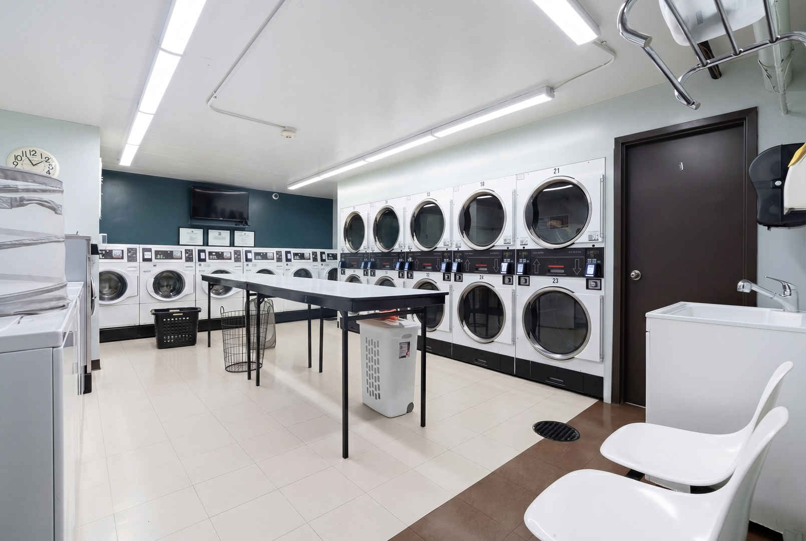 555 W Cornelia Avenue Unit: 512