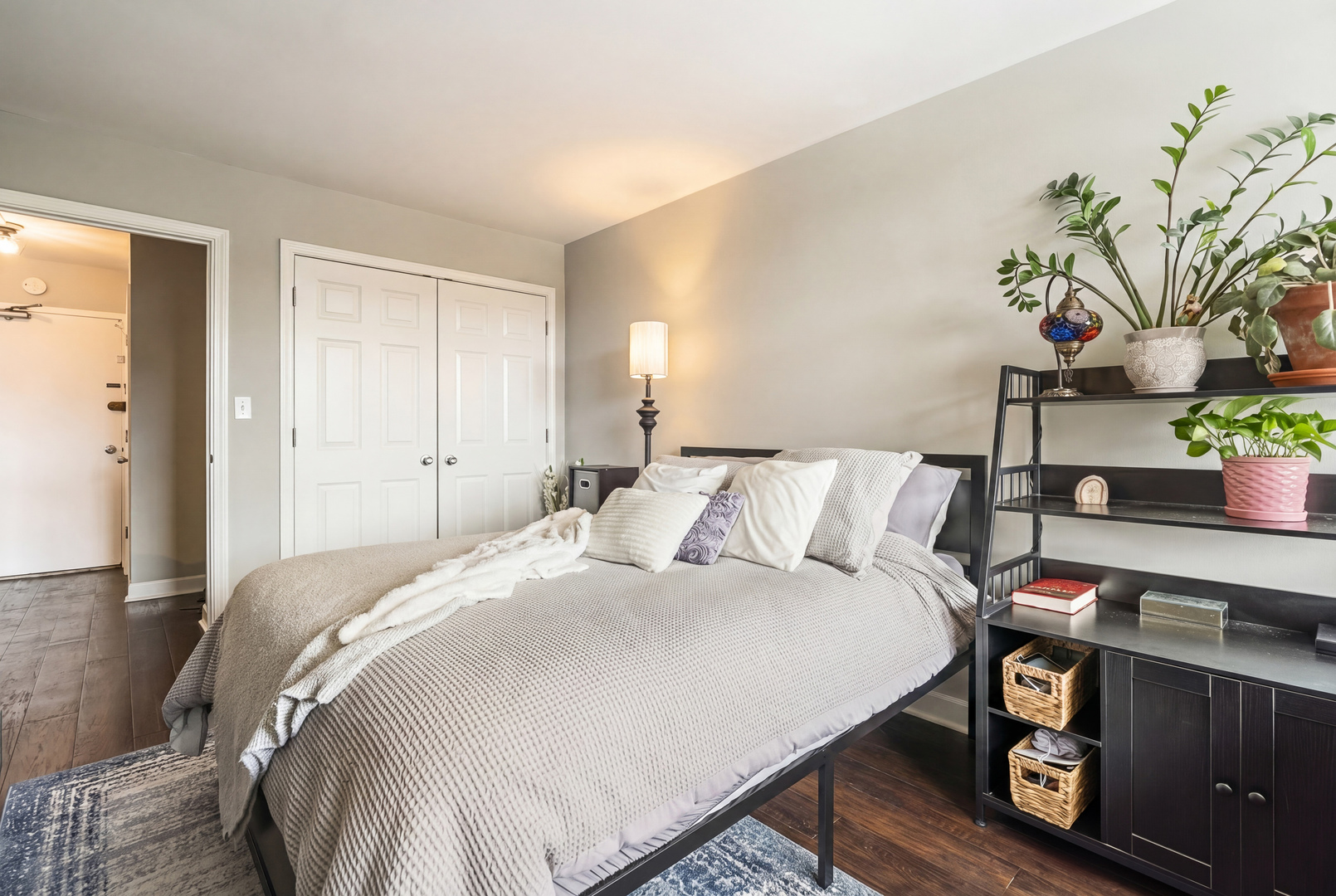 555 W Cornelia Avenue Unit: 512