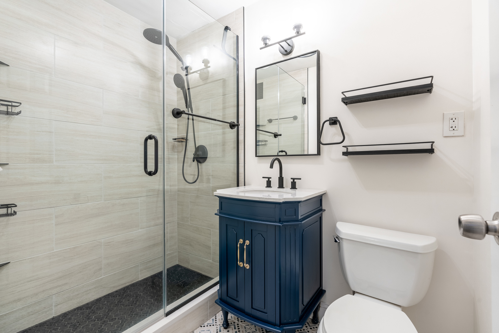 555 W Cornelia Avenue Unit: 512