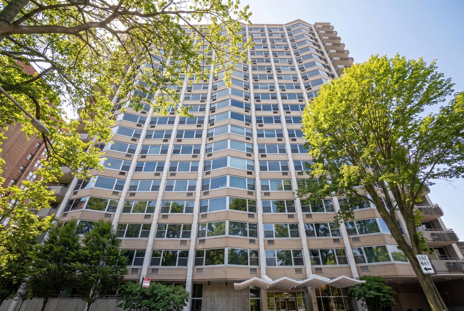 555 W Cornelia Avenue Unit: 512