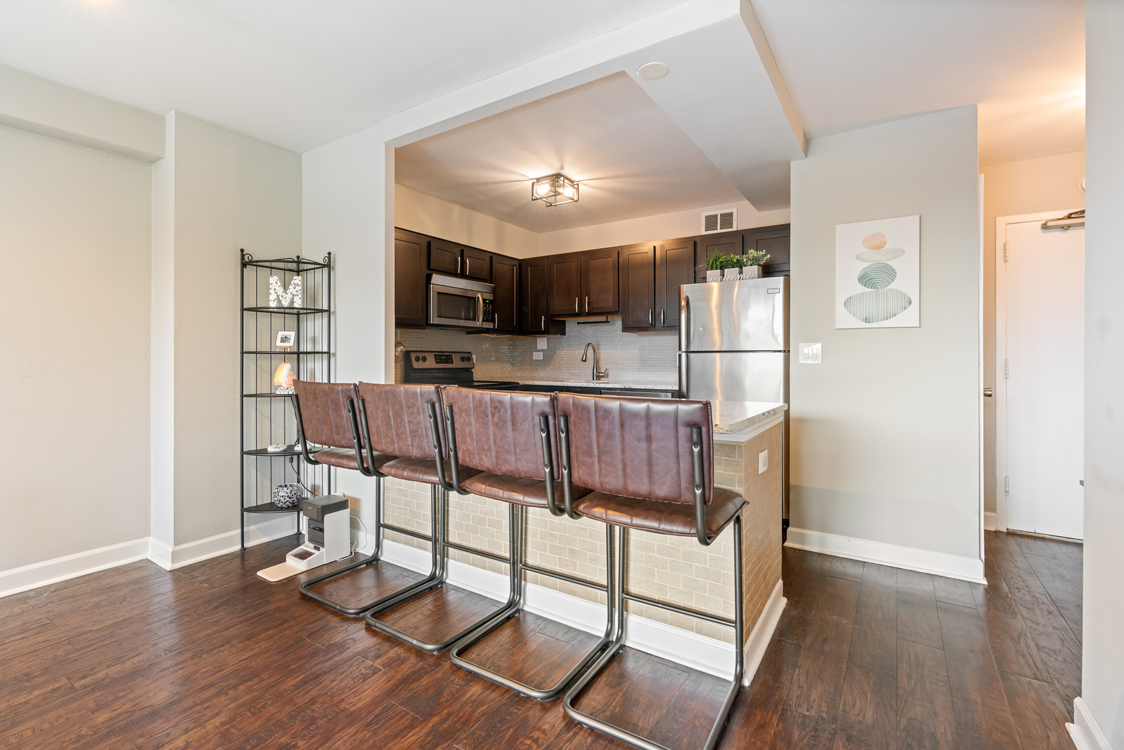 555 W Cornelia Avenue Unit: 512