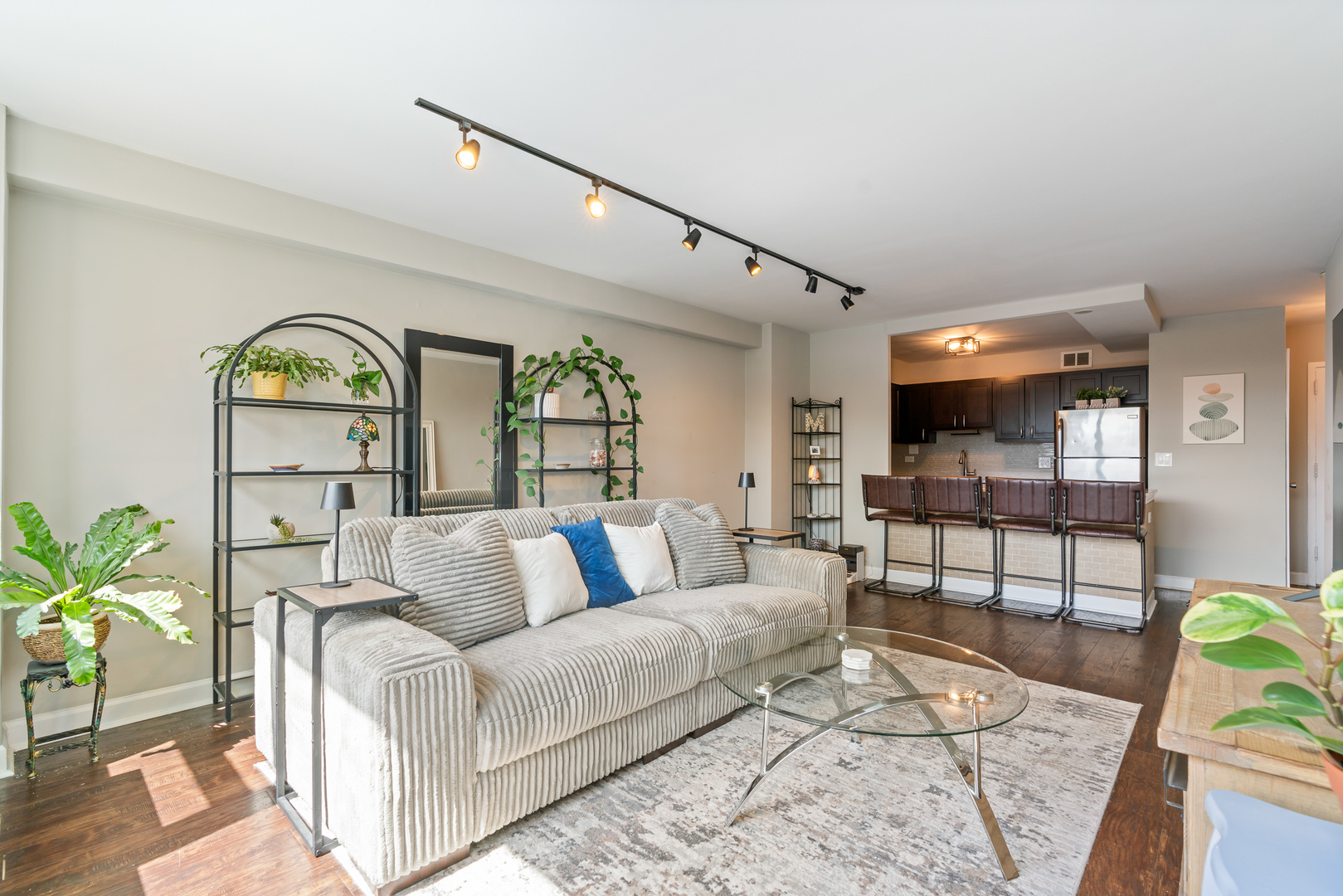 555 W Cornelia Avenue Unit: 512