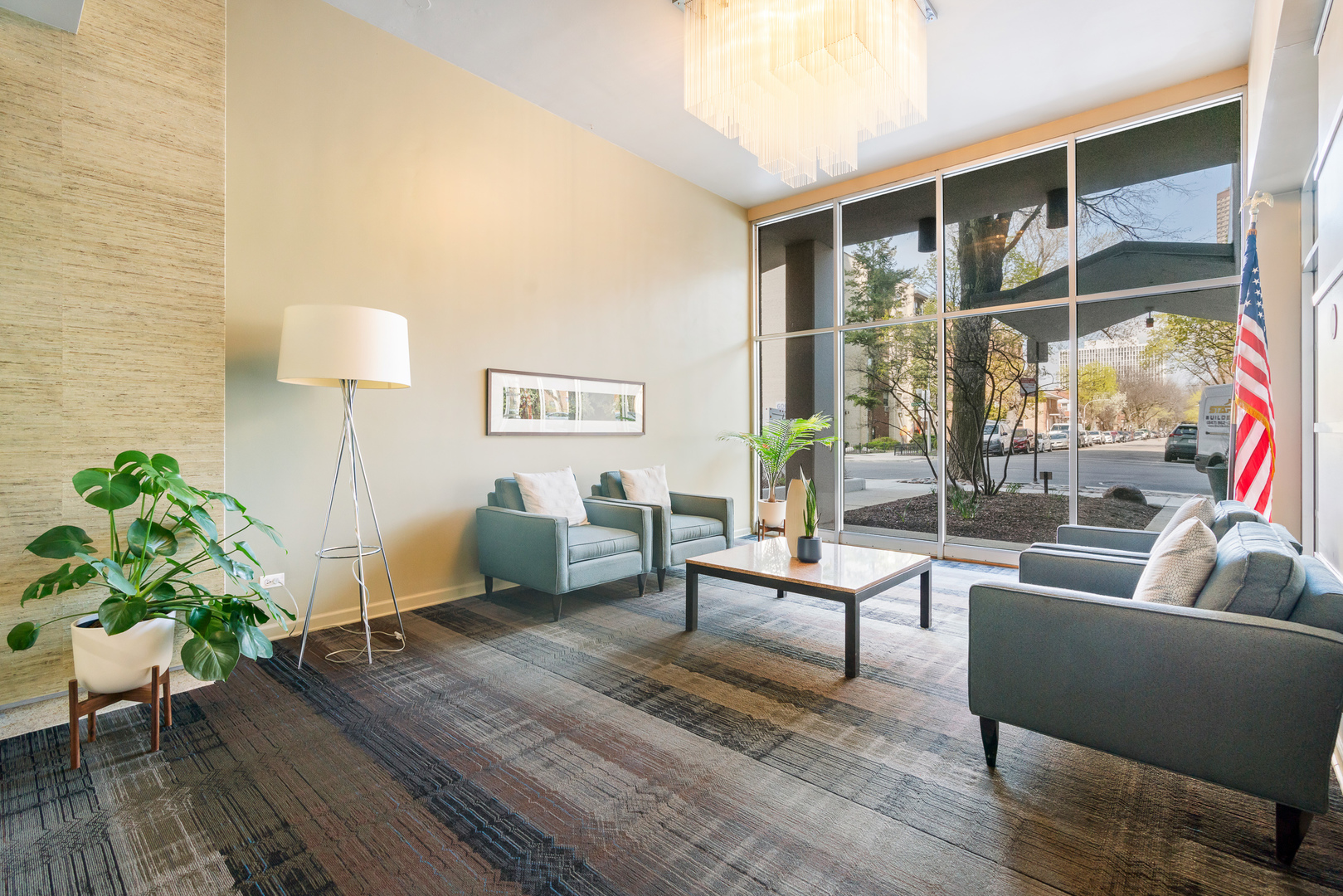 555 W Cornelia Avenue Unit: 512