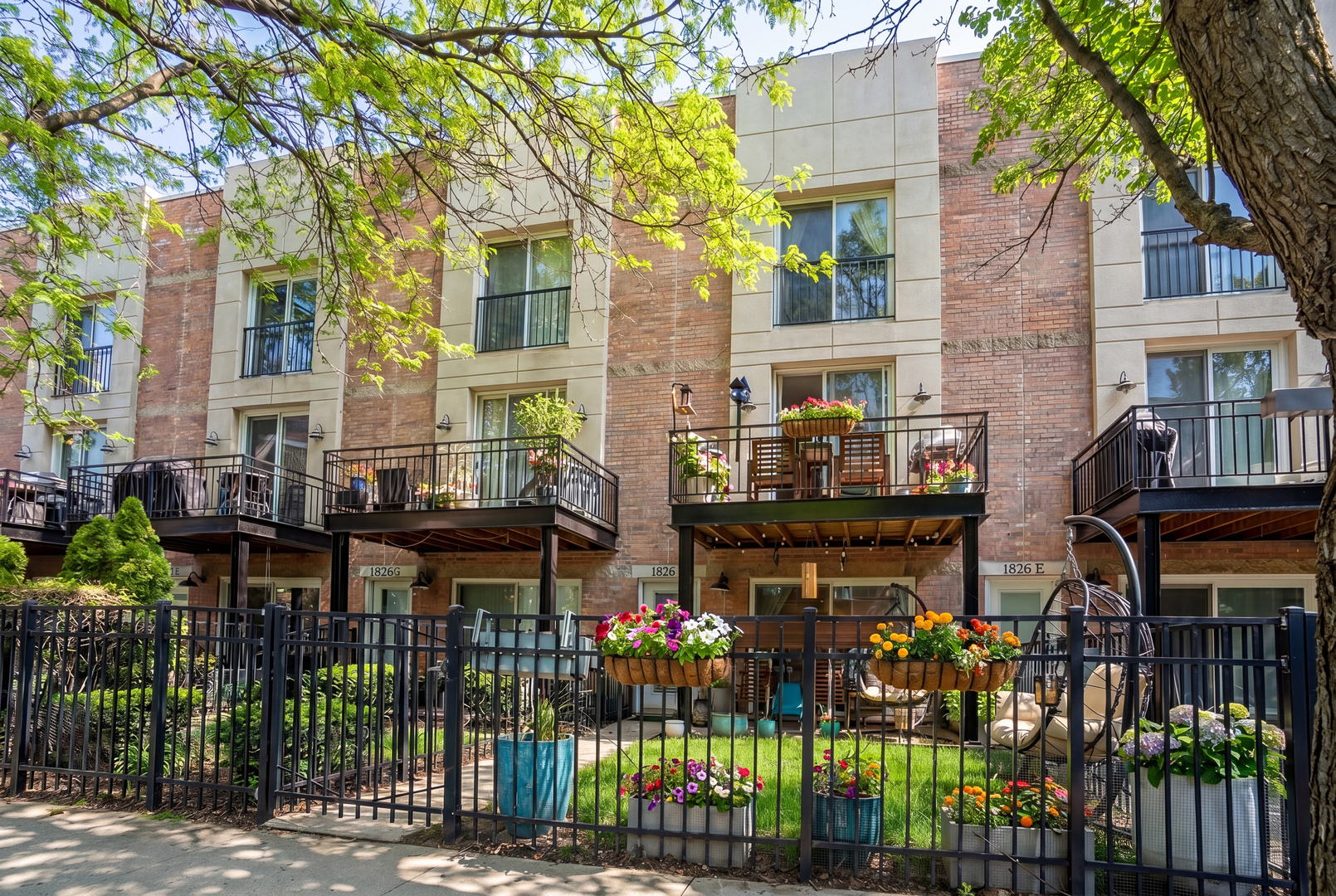 1826 S Michigan Avenue Unit: F