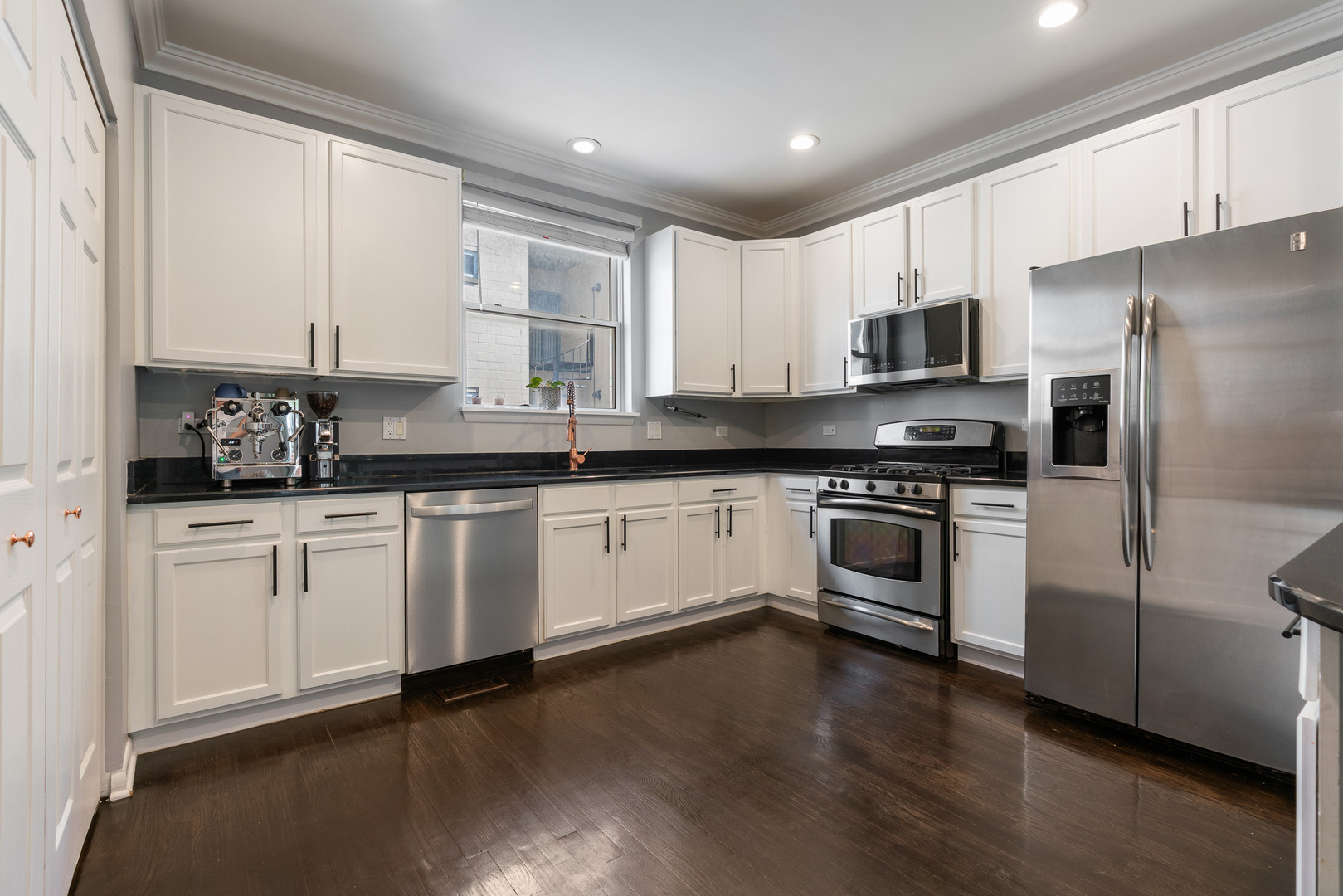 1826 S Michigan Avenue Unit: F