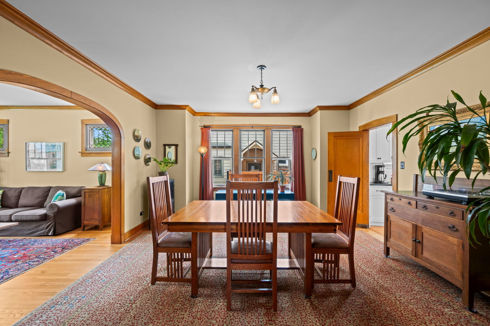 226 S Walnut Avenue