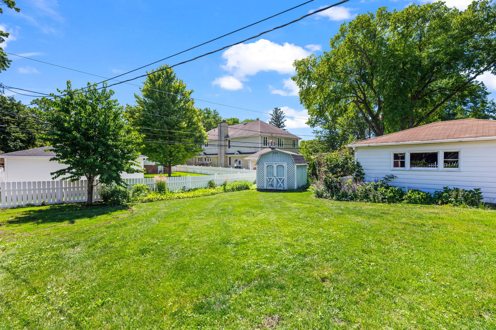 705 N DRURY Lane