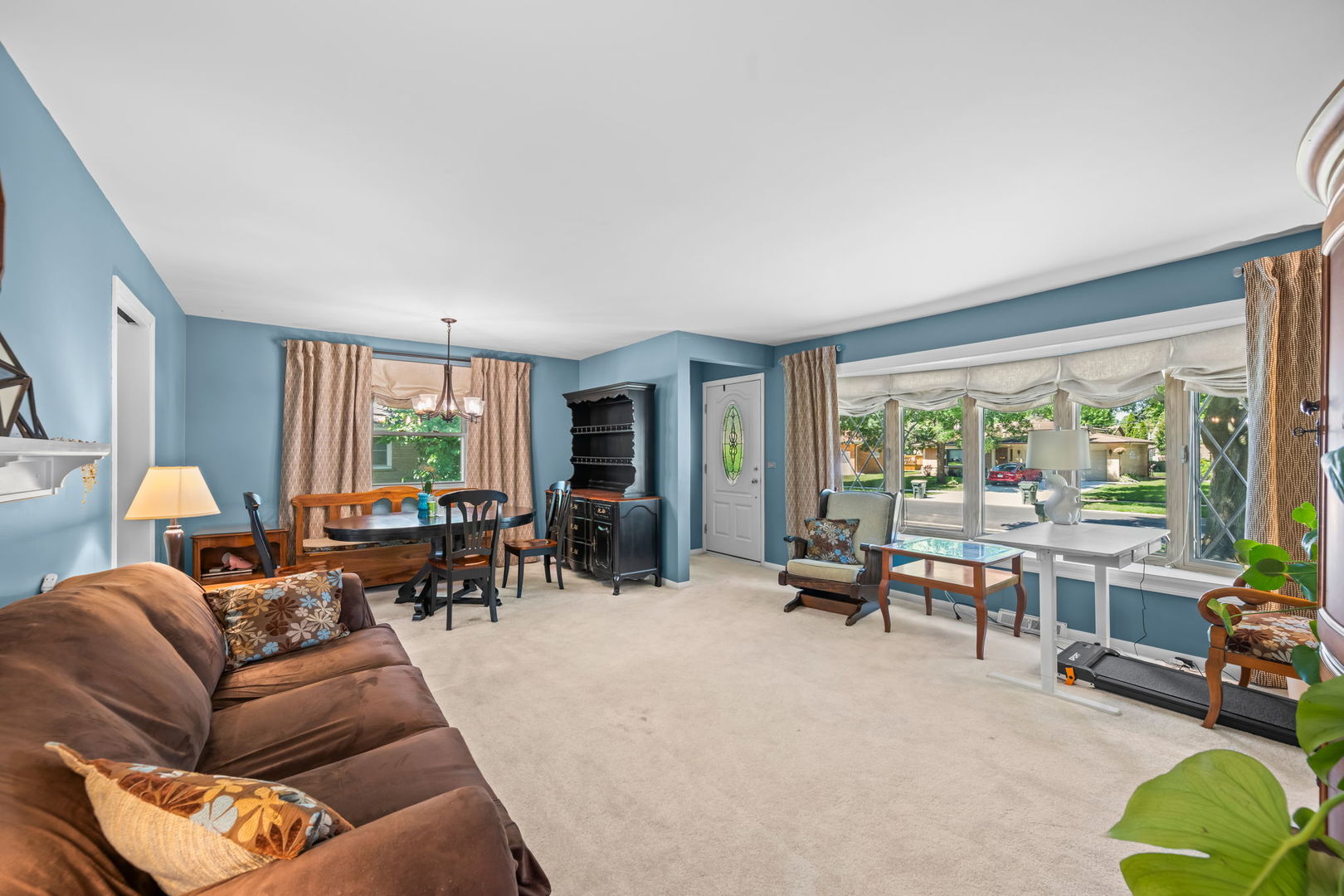 705 N DRURY Lane