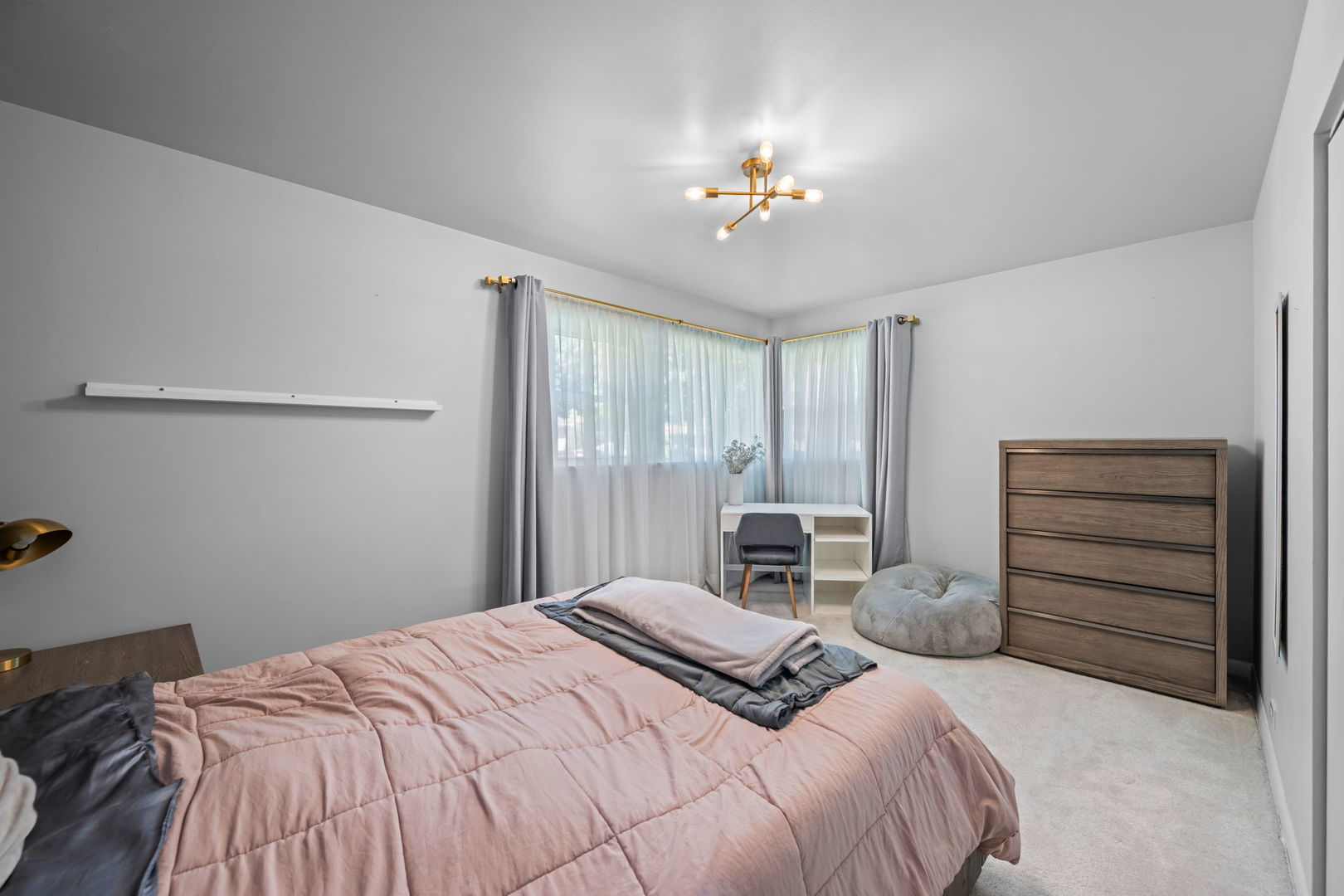 705 N DRURY Lane