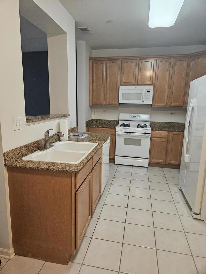 1950 FARNSWORTH Lane Unit: 104