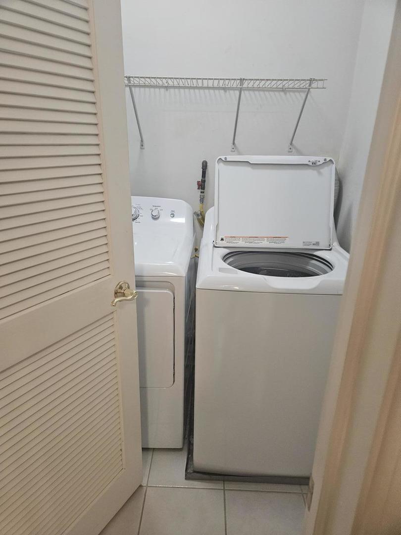 1950 FARNSWORTH Lane Unit: 104