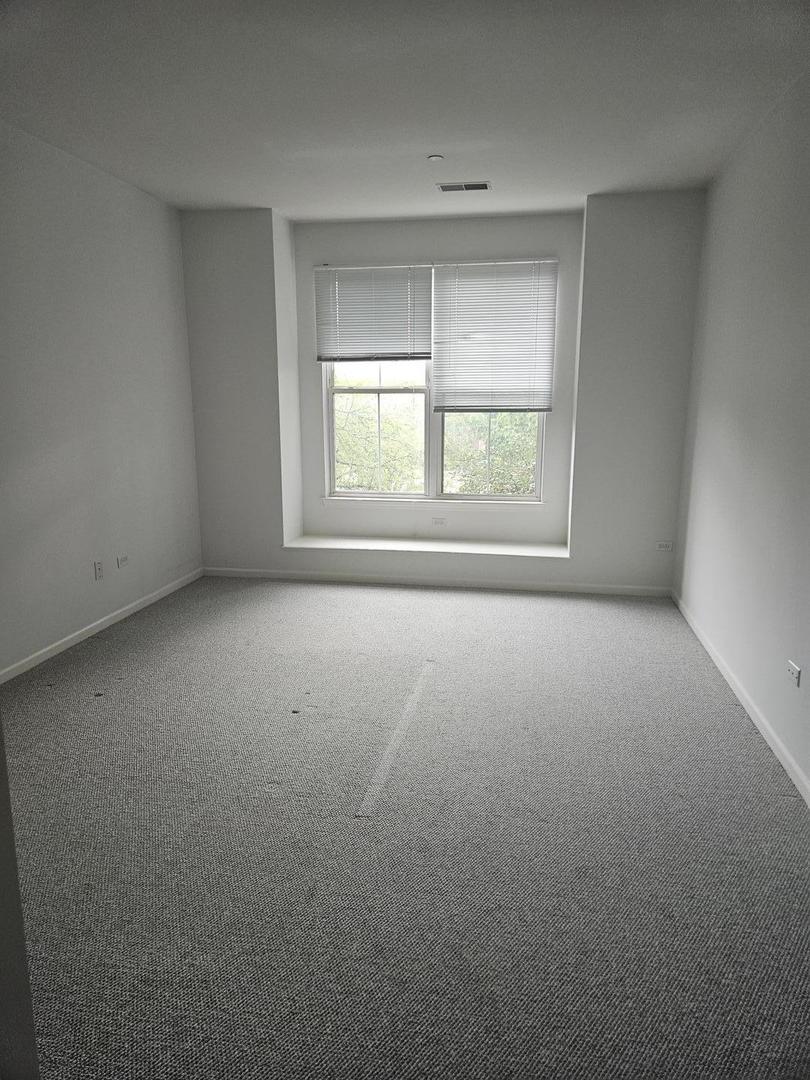 1950 FARNSWORTH Lane Unit: 104
