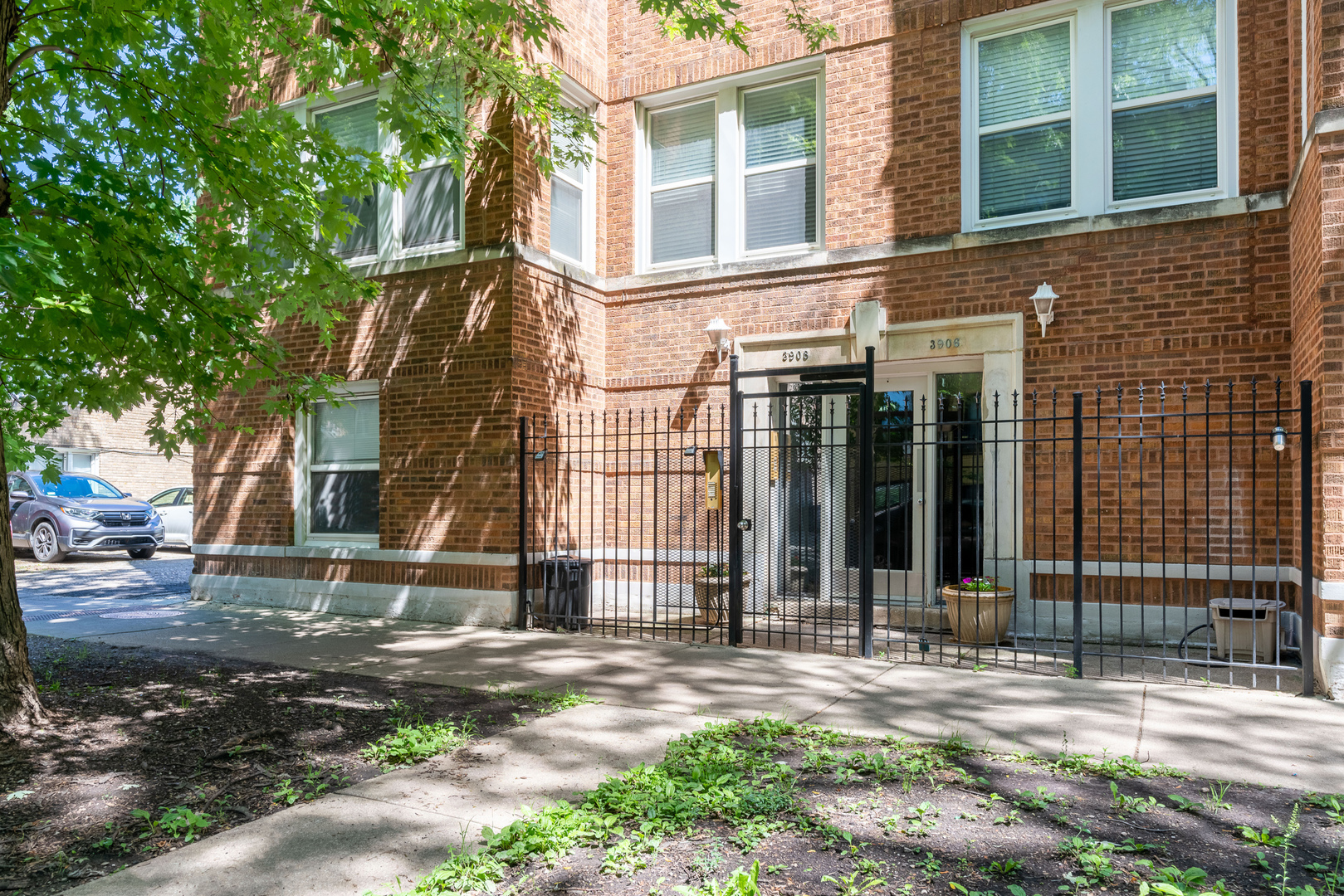 3908 W Ainslie Street Unit: G