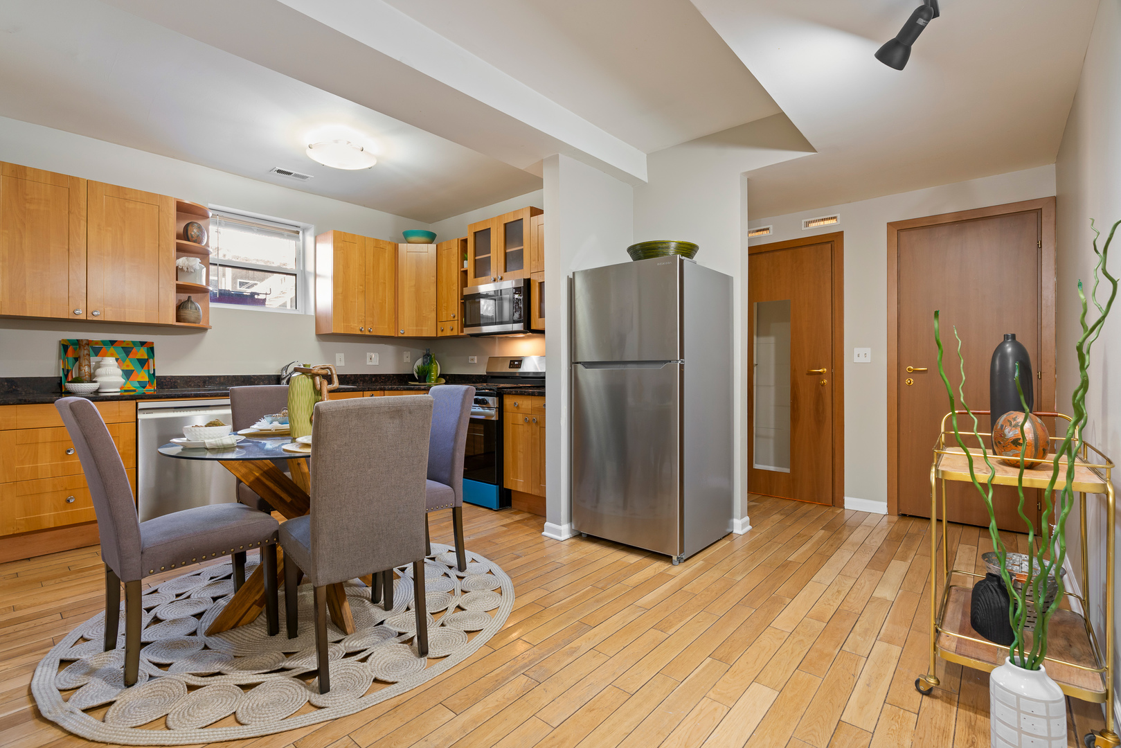 3908 W Ainslie Street Unit: G