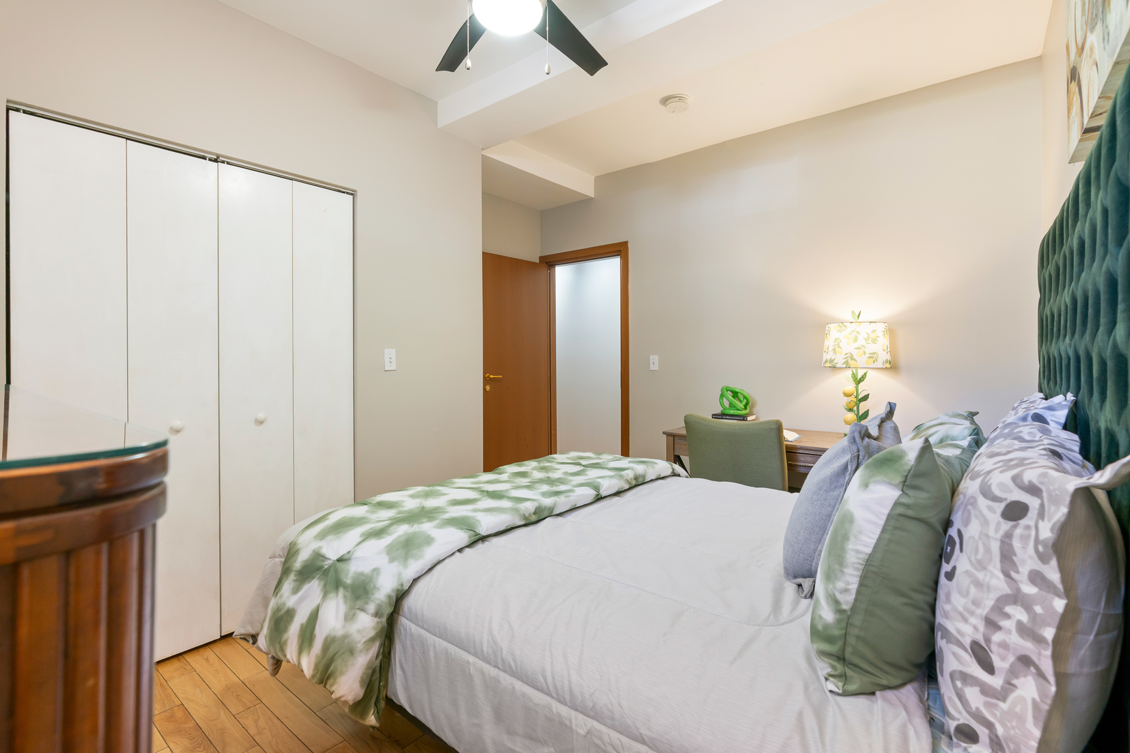 3908 W Ainslie Street Unit: G