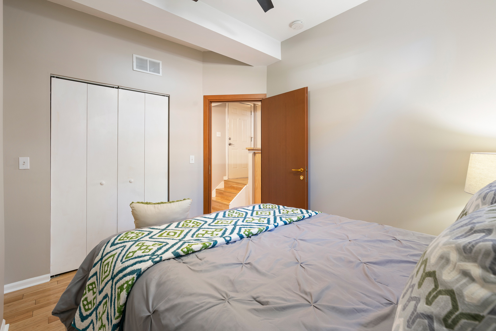 3908 W Ainslie Street Unit: G