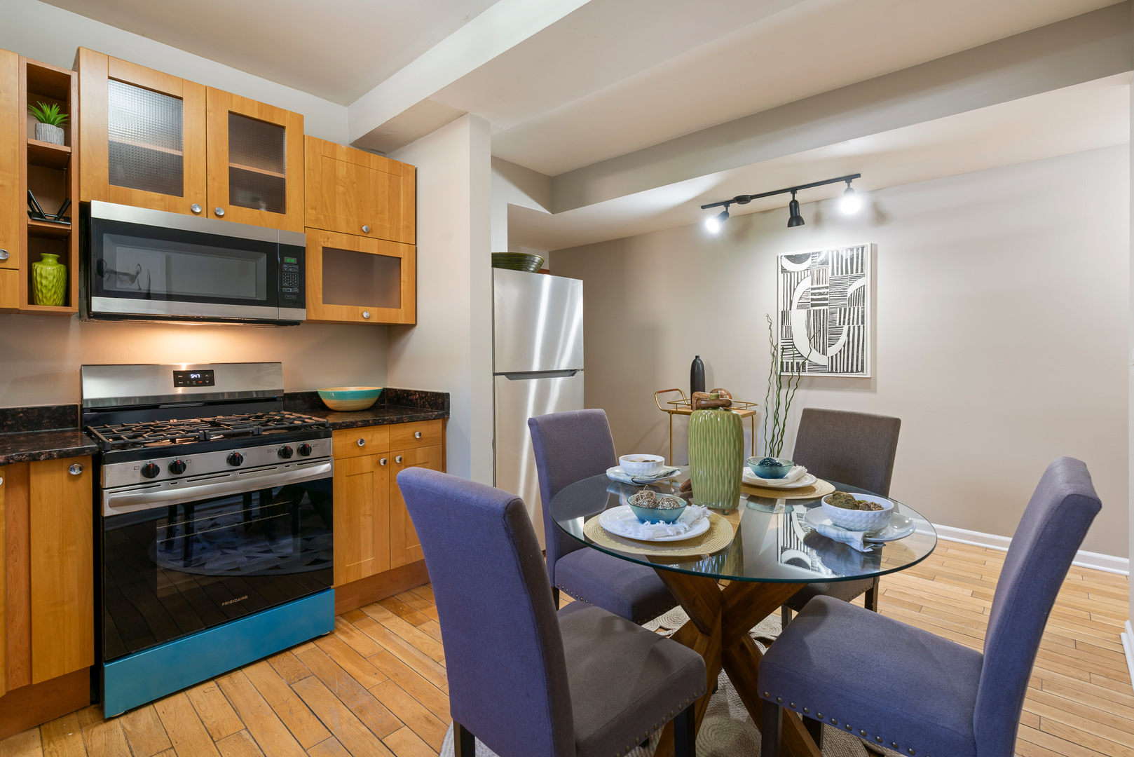 3908 W Ainslie Street Unit: G