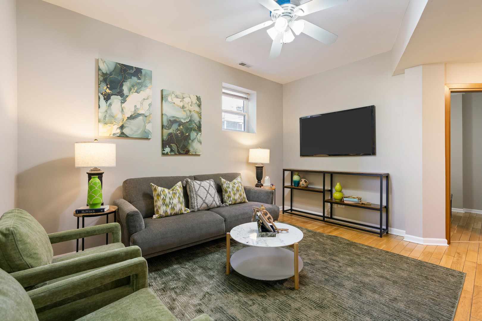 3908 W Ainslie Street Unit: G