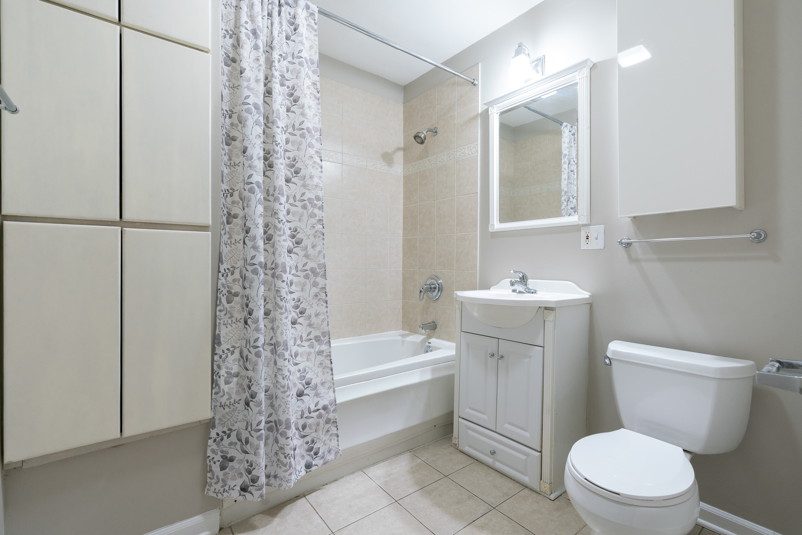 3908 W Ainslie Street Unit: G