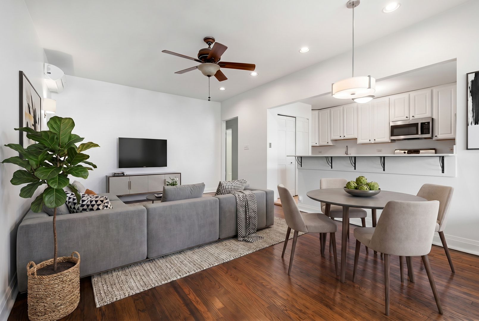 3739 N Wilton Avenue Unit: 3S