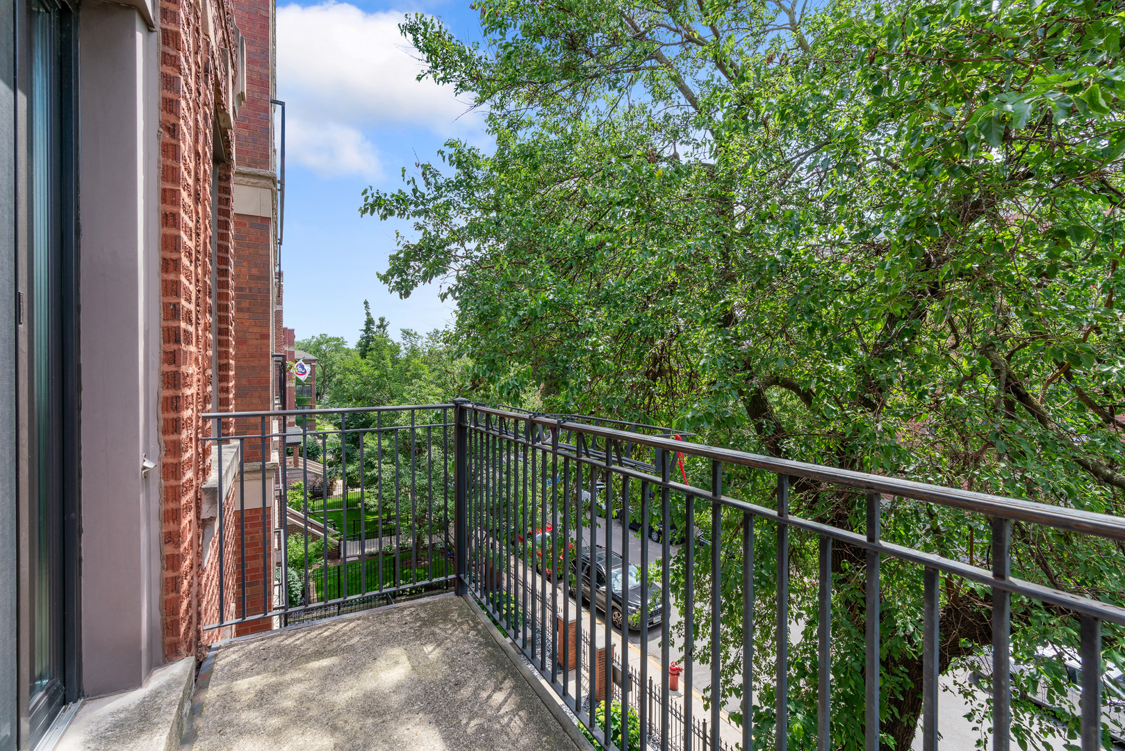 3739 N Wilton Avenue Unit: 3S