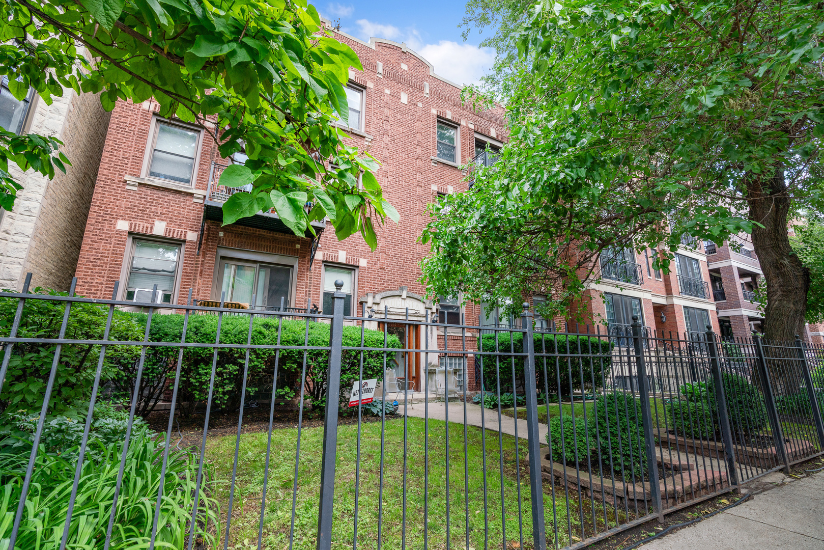 3739 N Wilton Avenue Unit: 3S