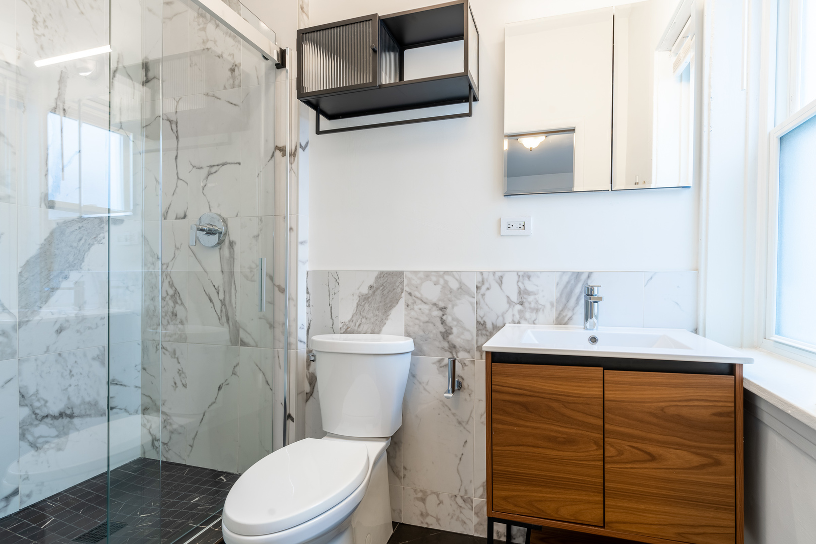 3739 N Wilton Avenue Unit: 3S