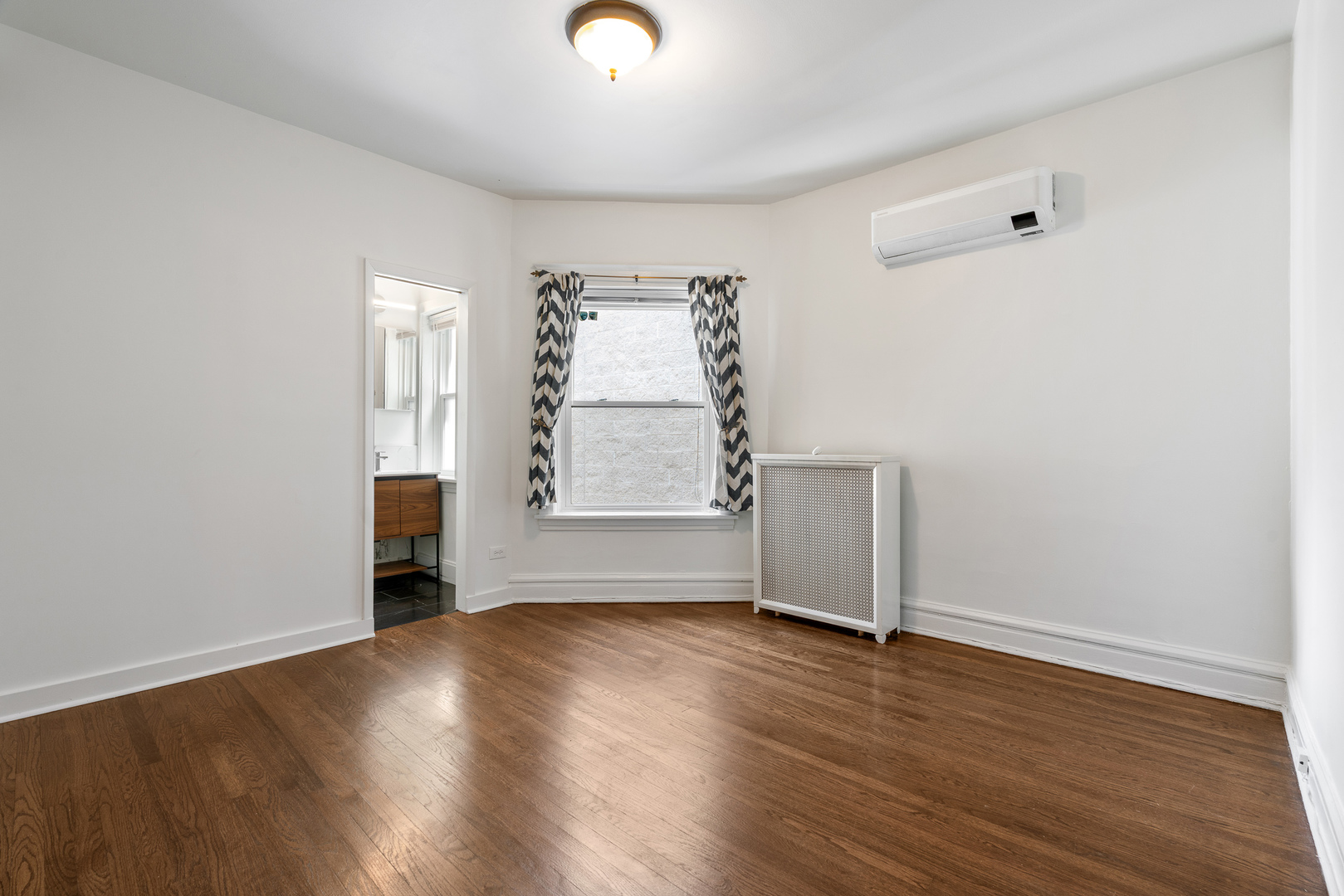 3739 N Wilton Avenue Unit: 3S