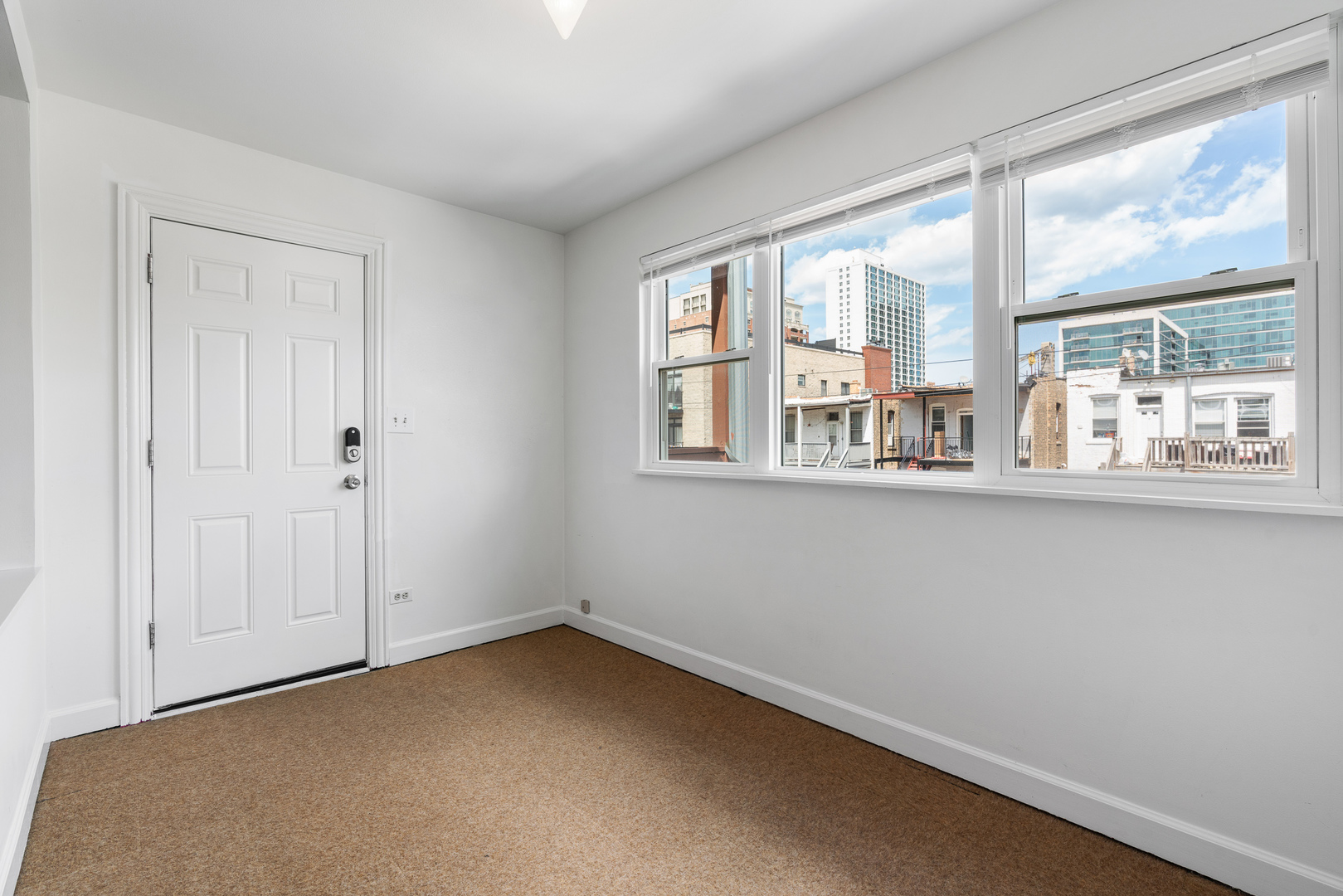 3739 N Wilton Avenue Unit: 3S