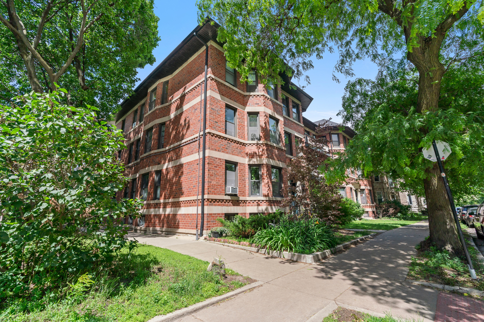 1728 W Leland Avenue Unit: 3W