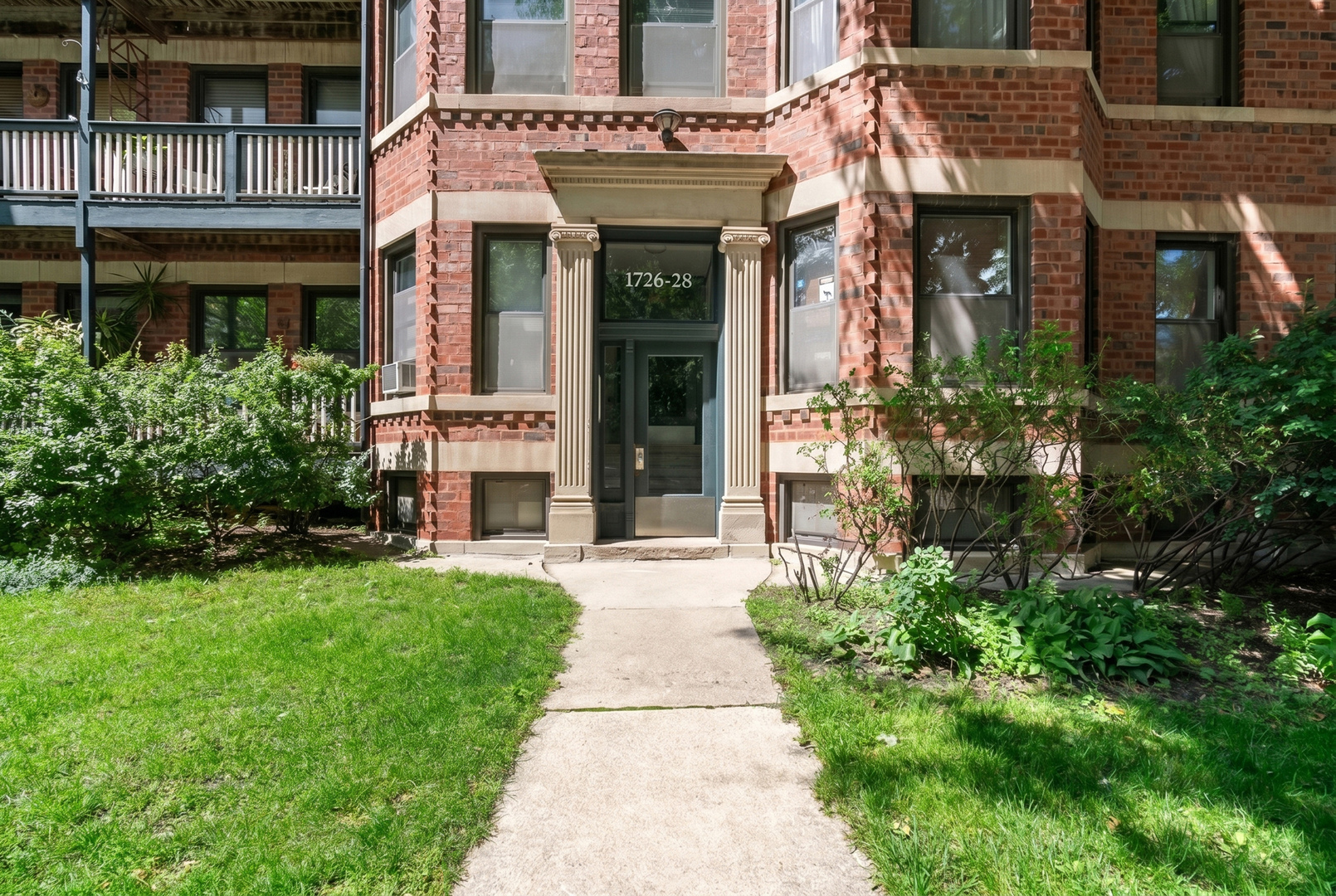 1728 W Leland Avenue Unit: 3W