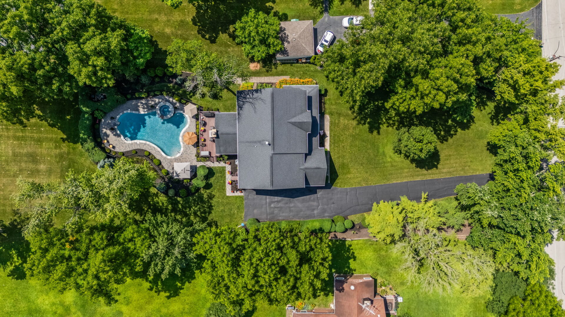 2733 N ELM Lane