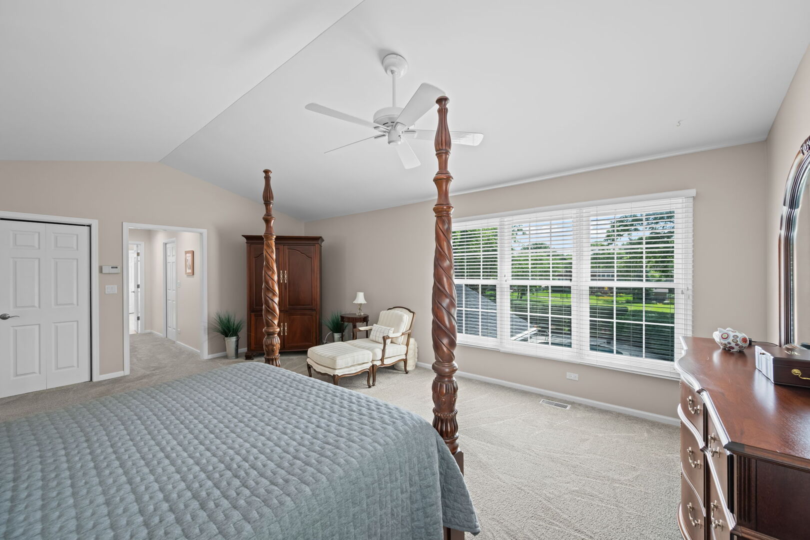 2733 N ELM Lane