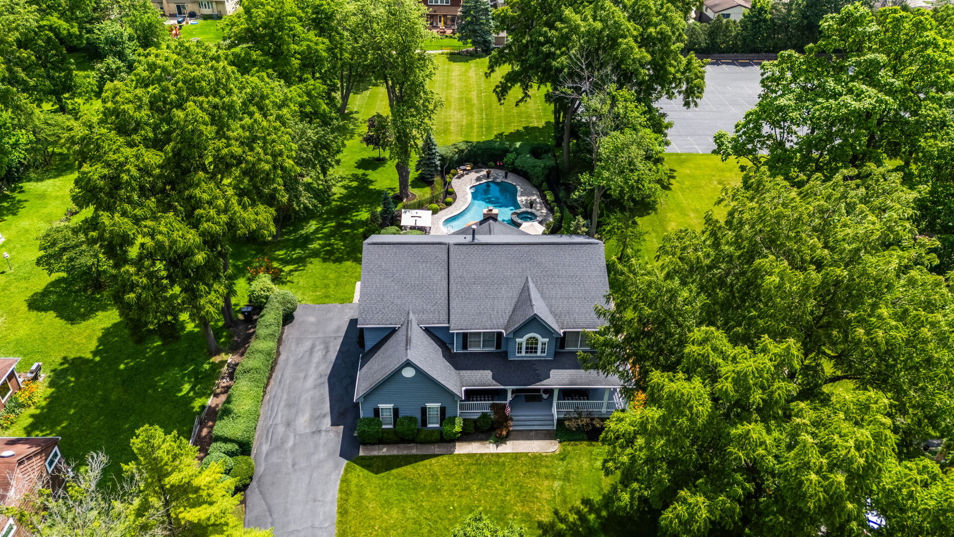 2733 N ELM Lane