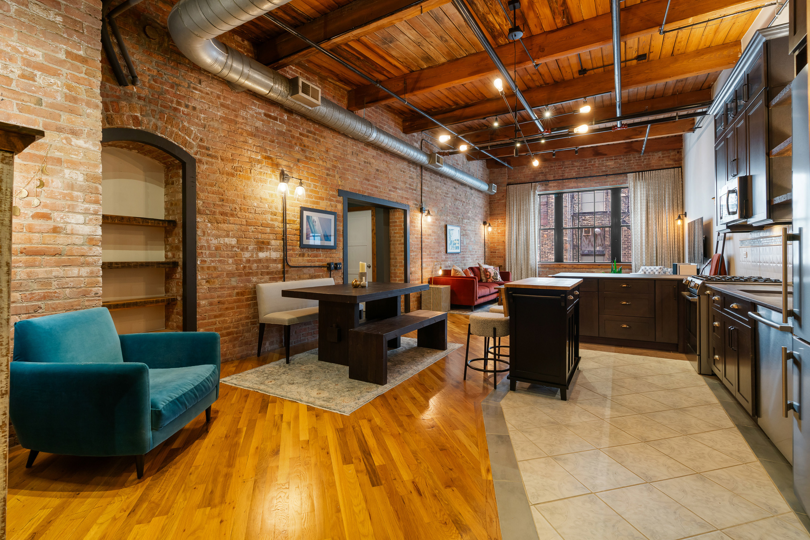732 S Financial Place Unit: 810