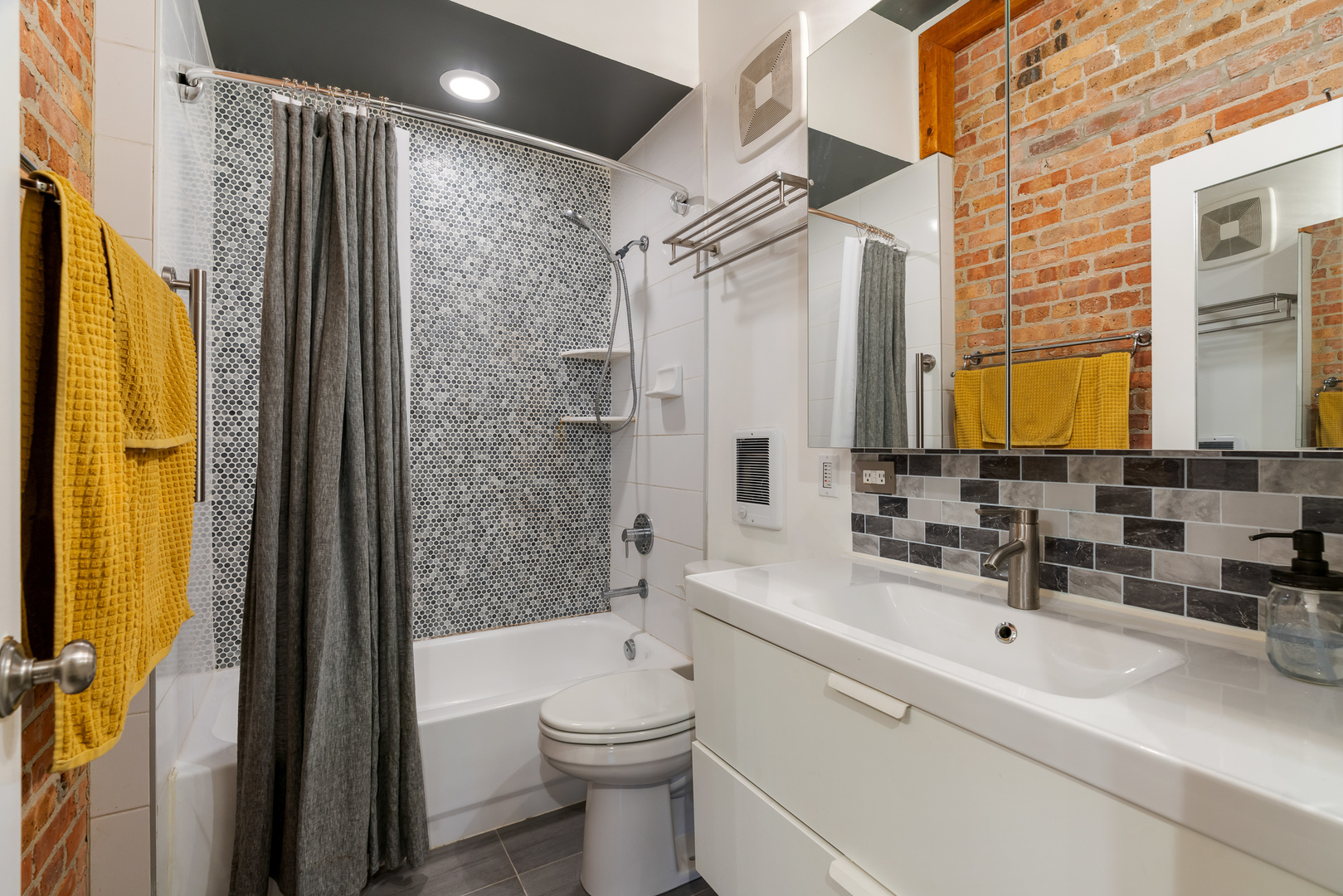 732 S Financial Place Unit: 810