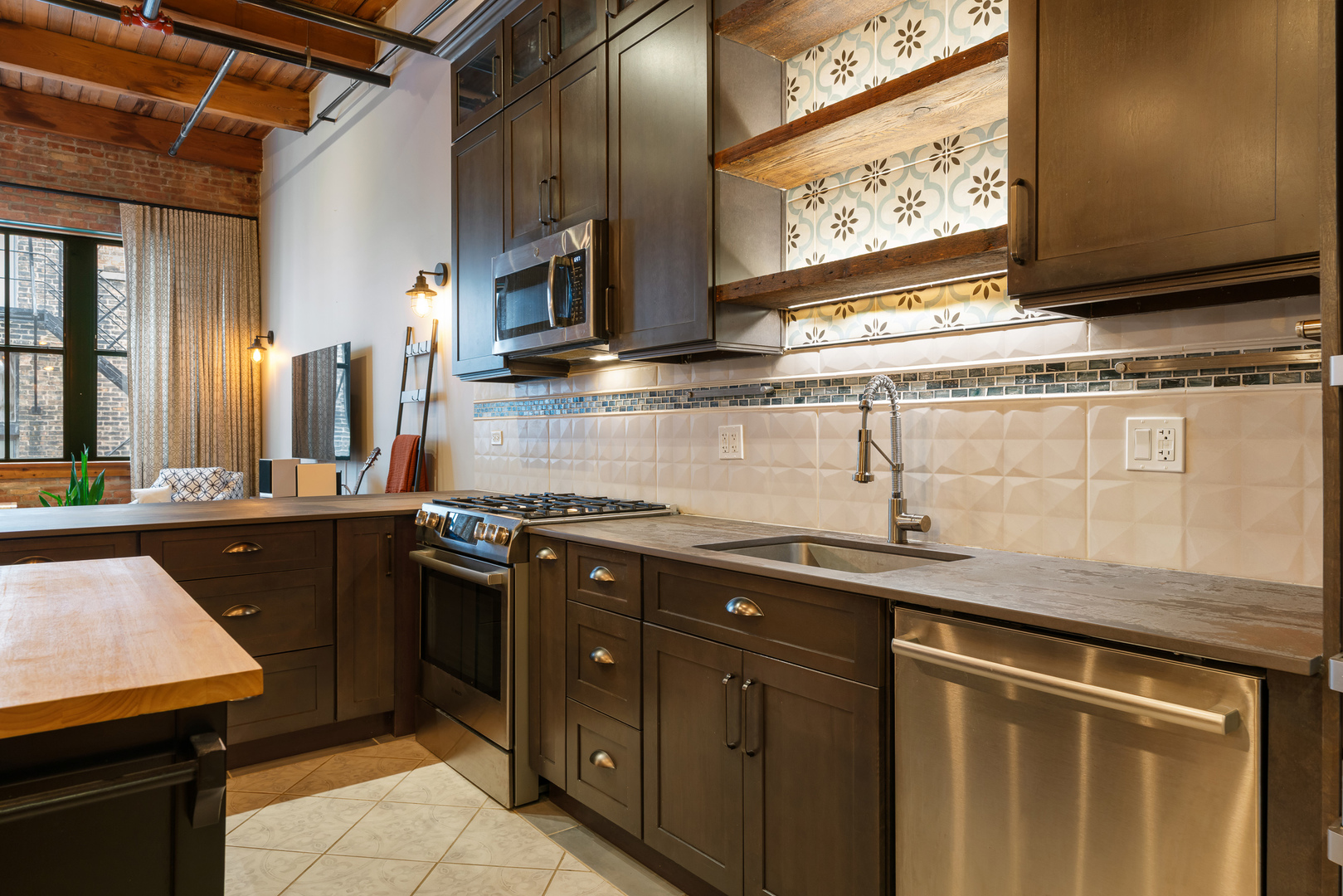 732 S Financial Place Unit: 810