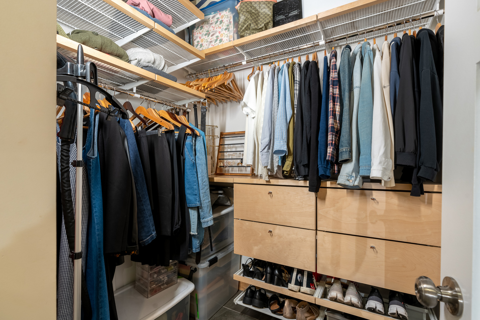 732 S Financial Place Unit: 810