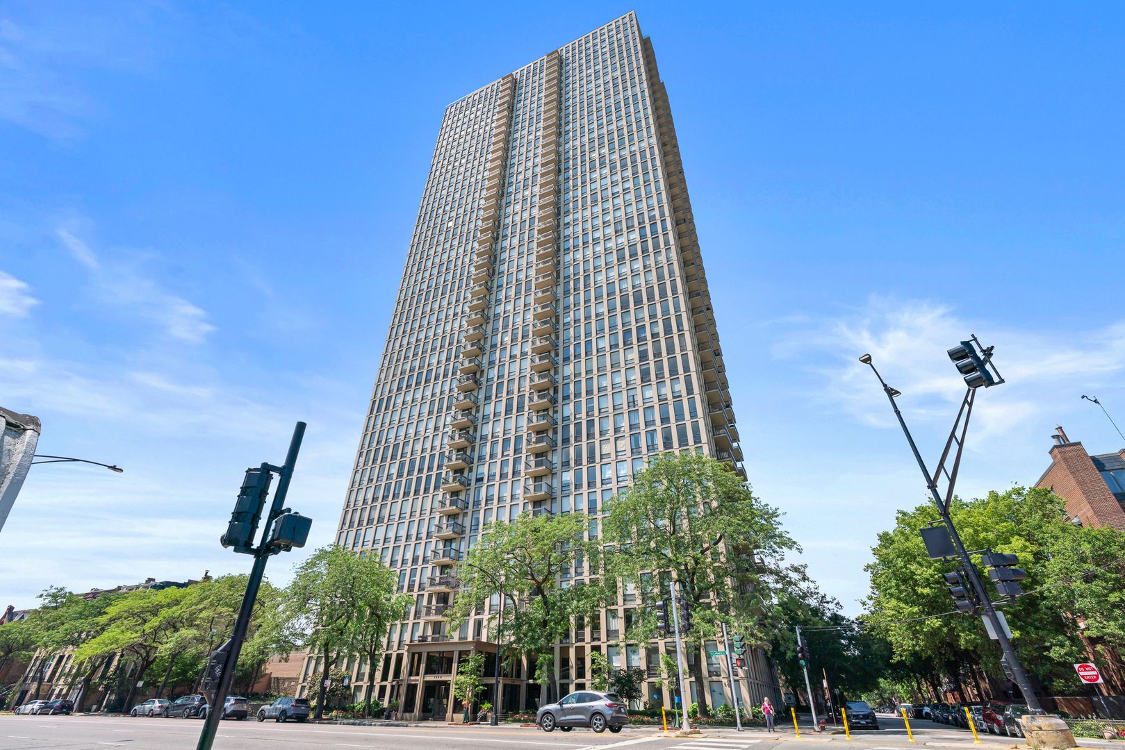 1660 N La Salle Drive Unit: 3503