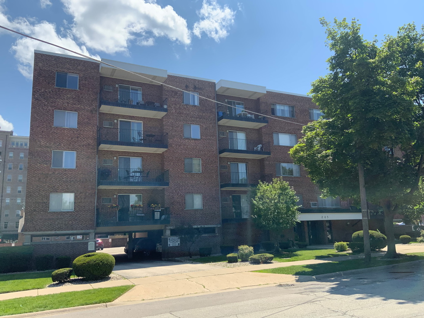 205 W Miner Street Unit: 106