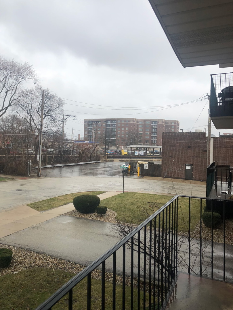 205 W Miner Street Unit: 106