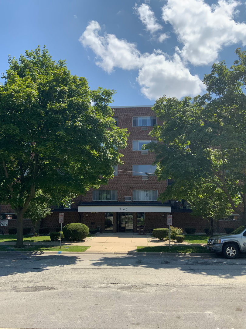205 W Miner Street Unit: 106
