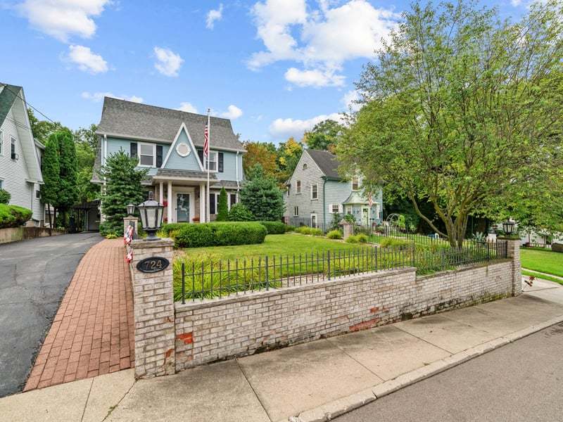 724 E Third Street