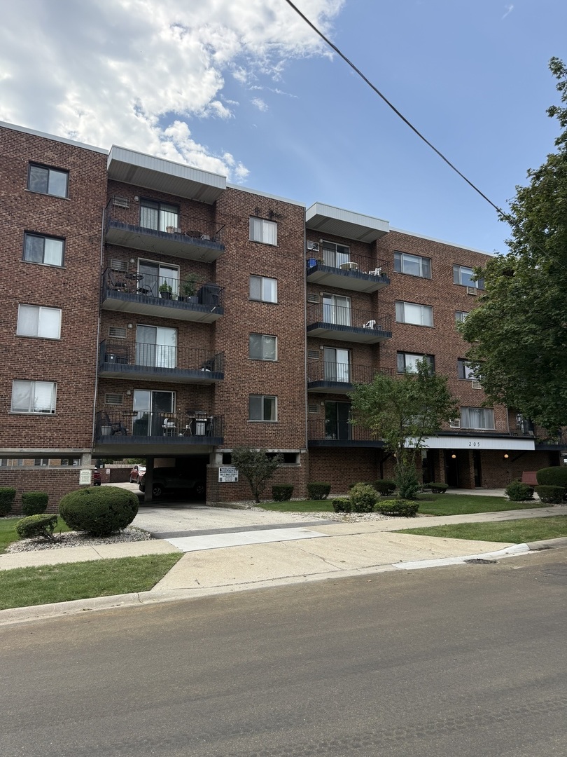 205 W Miner Street Unit: 106