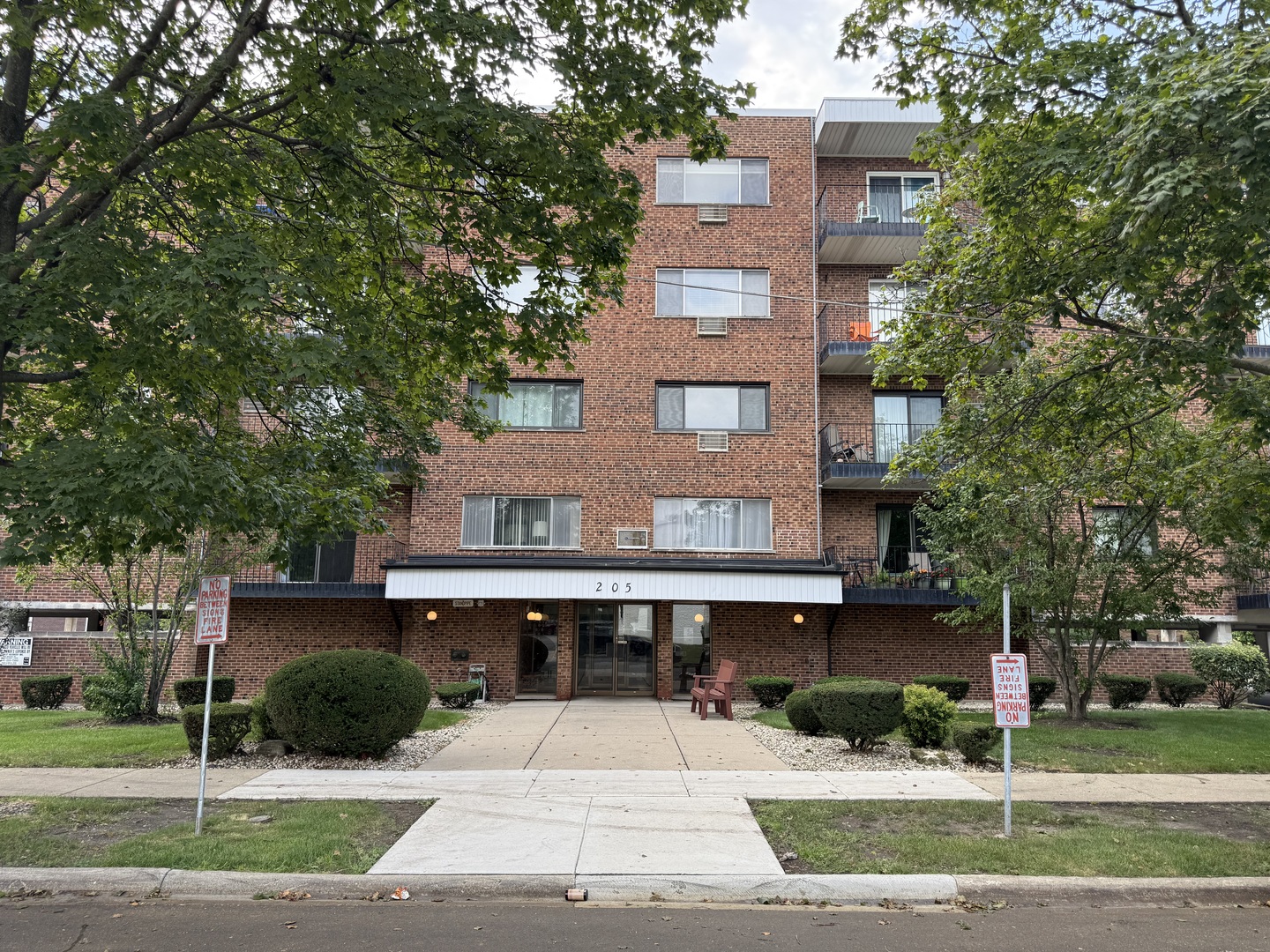 205 W Miner Street Unit: 106