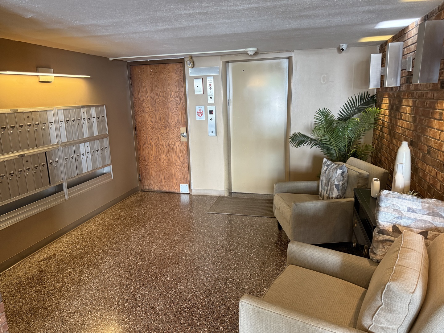 205 W Miner Street Unit: 106