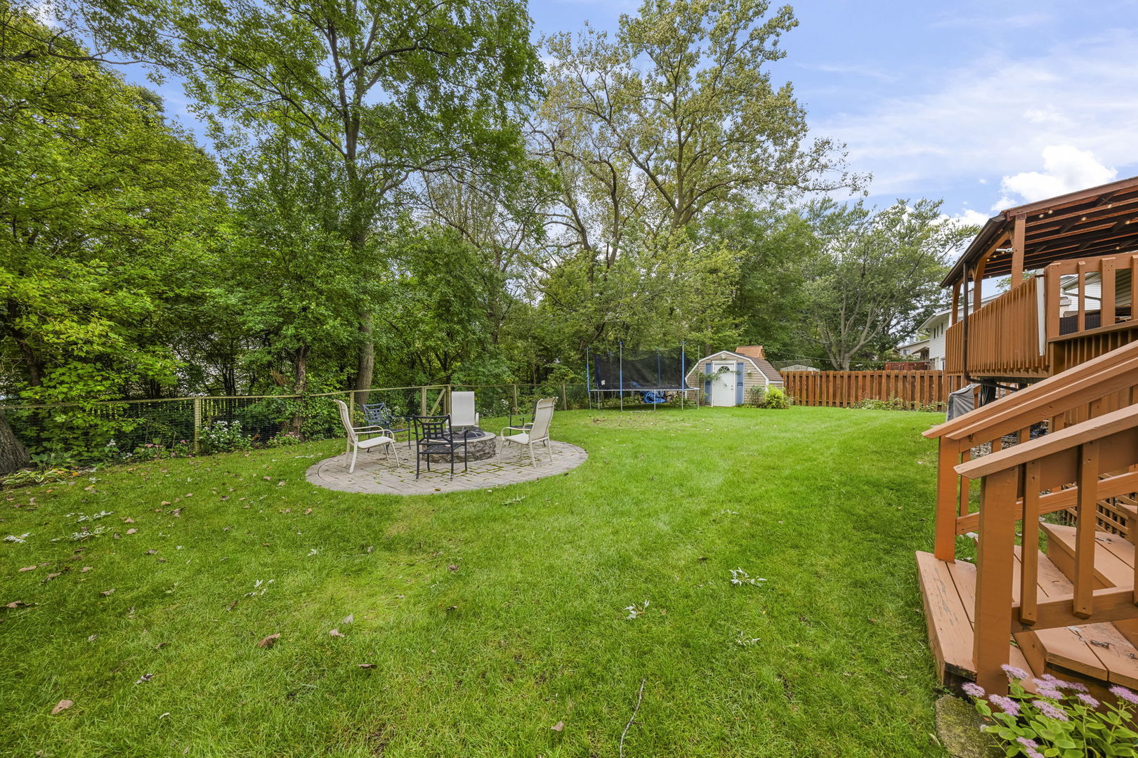 907 E Schirra Drive